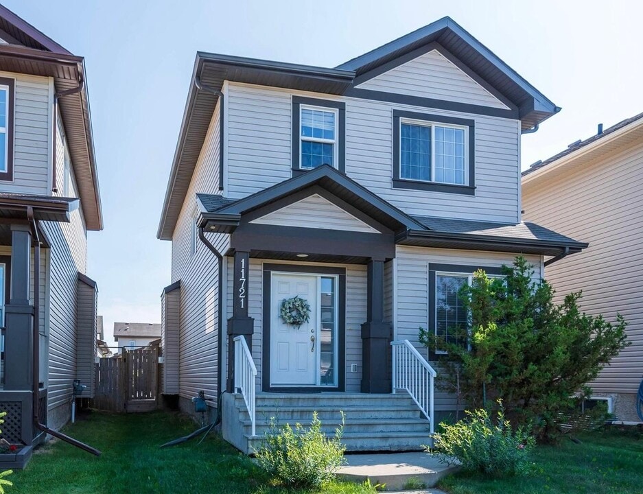 11721-1167B 167B Ave NW in Edmonton, AB - Building Photo