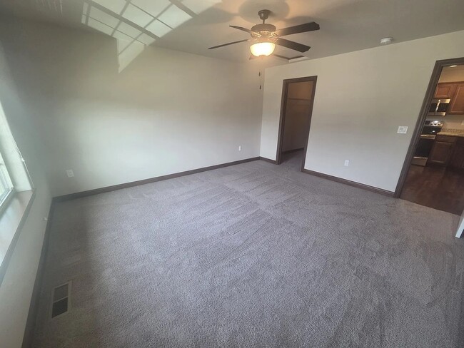 624 Doe Ave in Tiffin, IA - Building Photo - Building Photo