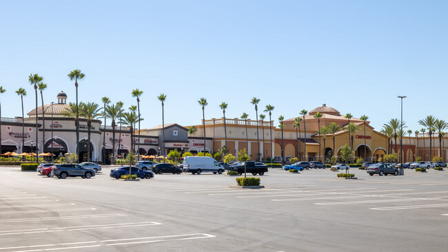 Vista Del Lago in Mission Viejo, CA - Foto de edificio - Building Photo