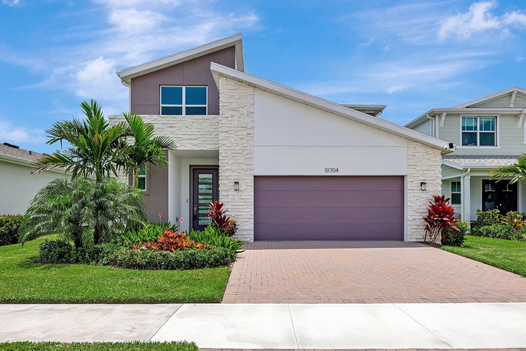 10704 SW Estella Ln in Port St. Lucie, FL - Building Photo