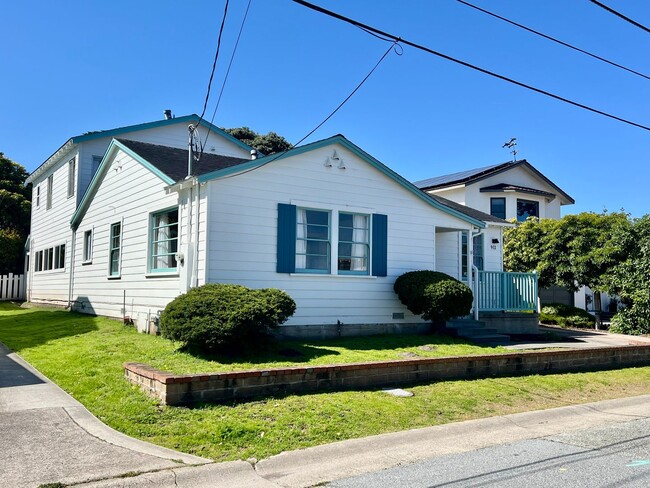 property at 911 Ripple Ave