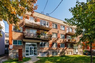 2025 Grand Blvd in Montréal, QC - Building Photo