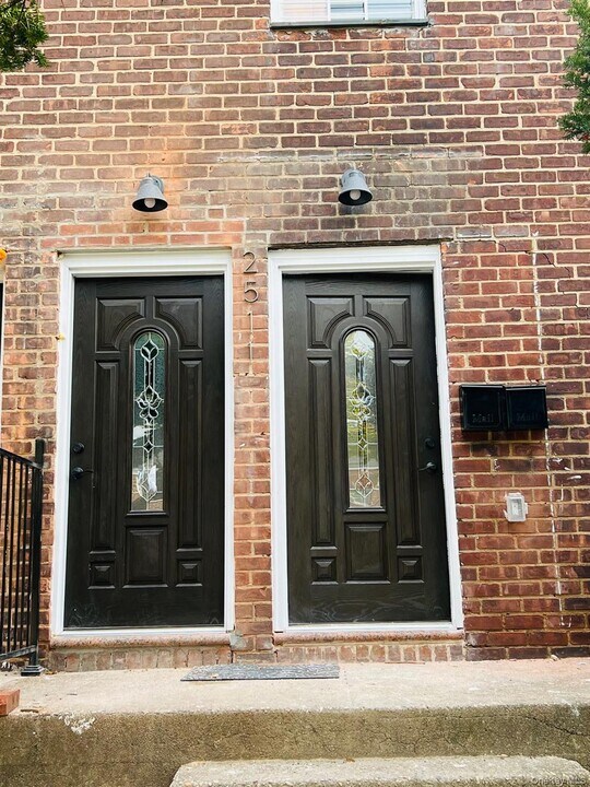 32-11-11 87th St in Queens, NY - Building Photo