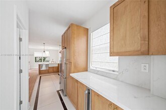 726 Meridian Ave in Miami Beach, FL - Building Photo - Building Photo