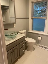 174 Lakewood Dr in Avon Lake, OH - Foto de edificio - Building Photo