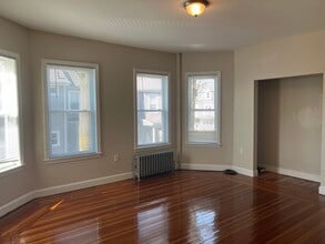 179 Belmont St, Unit 2 in Everett, MA - Foto de edificio - Building Photo