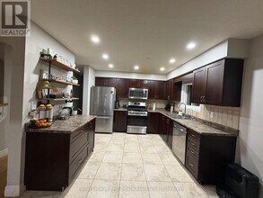 165 Westmeadow Dr in Kitchener, ON - Building Photo - Building Photo