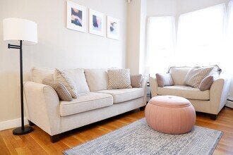 218 Columbia St, Unit #2 in Cambridge, MA - Foto de edificio - Building Photo