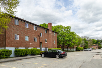 Chestnut Village Condominiums in Chestnut Hill, MA - Building Photo - Building Photo