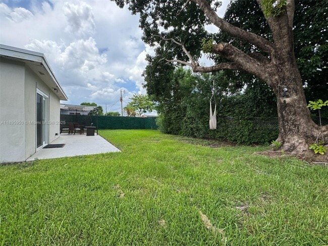 2631 NW 94th Ave in Sunrise, FL - Building Photo - Building Photo