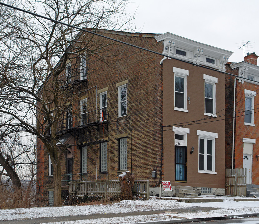 2869 W McMicken Ave in Cincinnati, OH - Building Photo