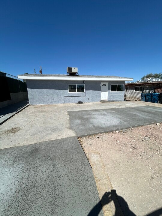 210 W Monroe Ave, Unit A in Las Vegas, NV - Foto de edificio