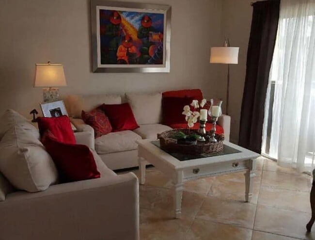 property at 500 Crestwood Ct N