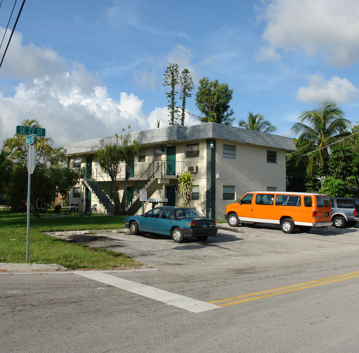 2201 Miami Rd in Fort Lauderdale, FL - Building Photo