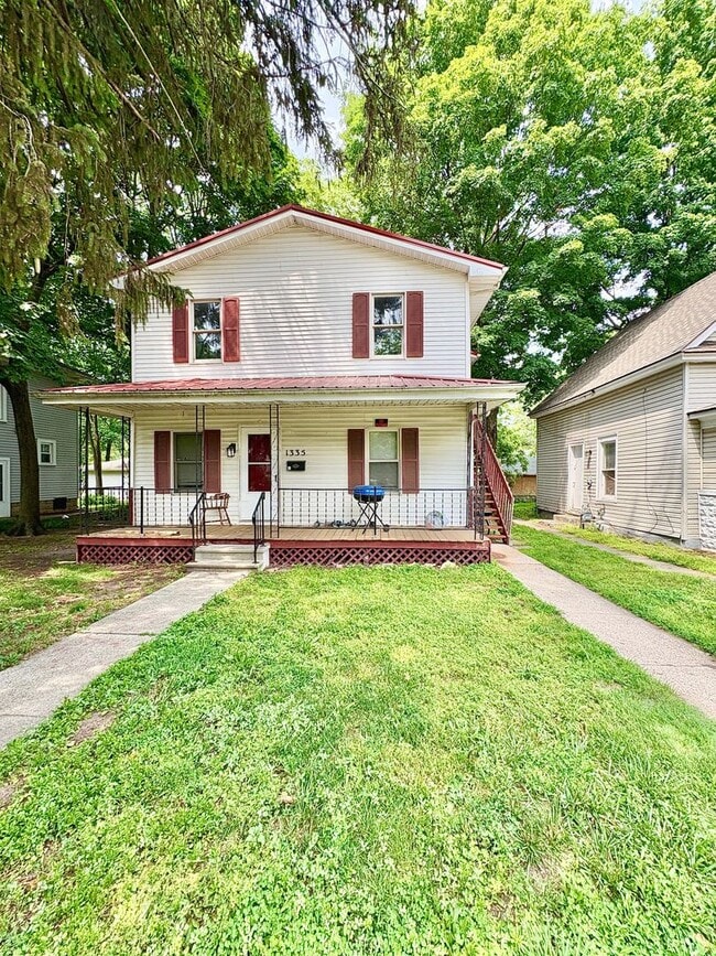 property at 1335 E Dubail Ave