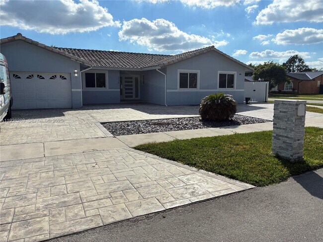 9978 SW 152nd Terrace in Miami, FL - Building Photo - Building Photo