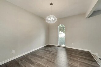 5806 Everglade Rd in Dallas, TX - Foto de edificio - Building Photo