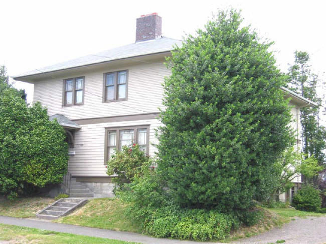 University Triplex in Seattle, WA - Building Photo - Building Photo