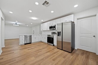 157 Hillside Dr in Liberty, TX - Building Photo - Building Photo