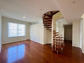 1250 Midvale Ave in Los Angeles, CA - Building Photo - Building Photo