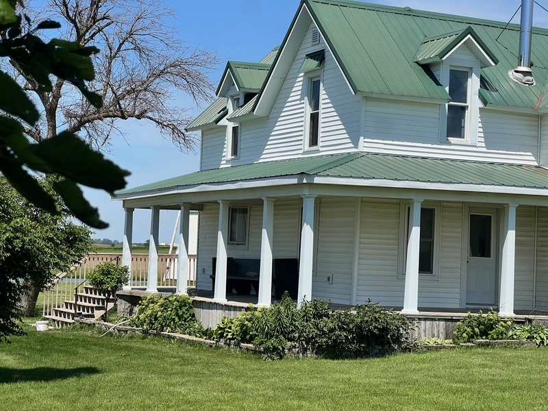 3085 Overland Ave in Rowley, IA - Foto de edificio