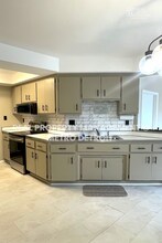 27412 Roan Ave in Warren, MI - Building Photo - Building Photo