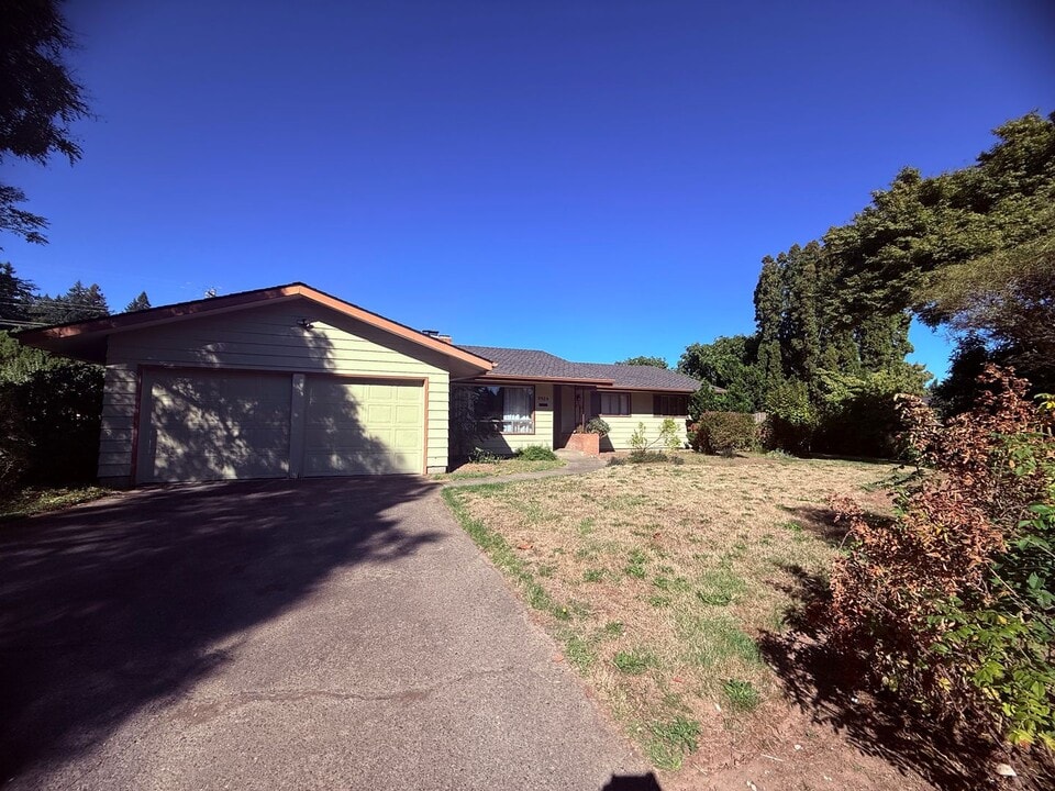 9585 SW Murdock St in Tigard, OR - Building Photo