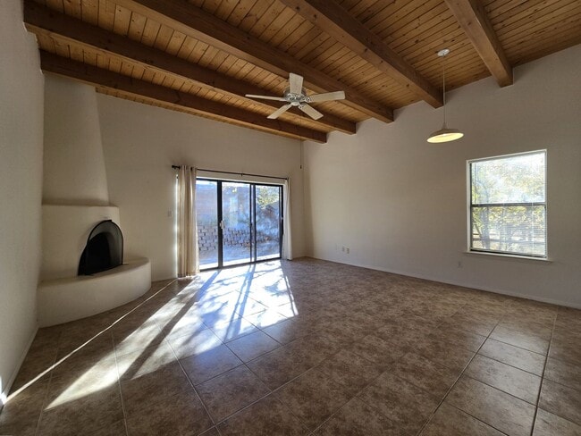3353 Vista Del Prado Ct in Santa Fe, NM - Building Photo - Building Photo