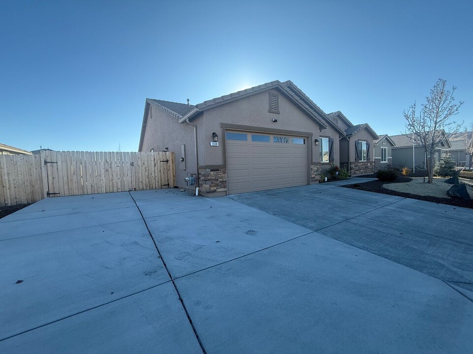 1038 Garden Pond Way in Spanish Springs, NV - Building Photo