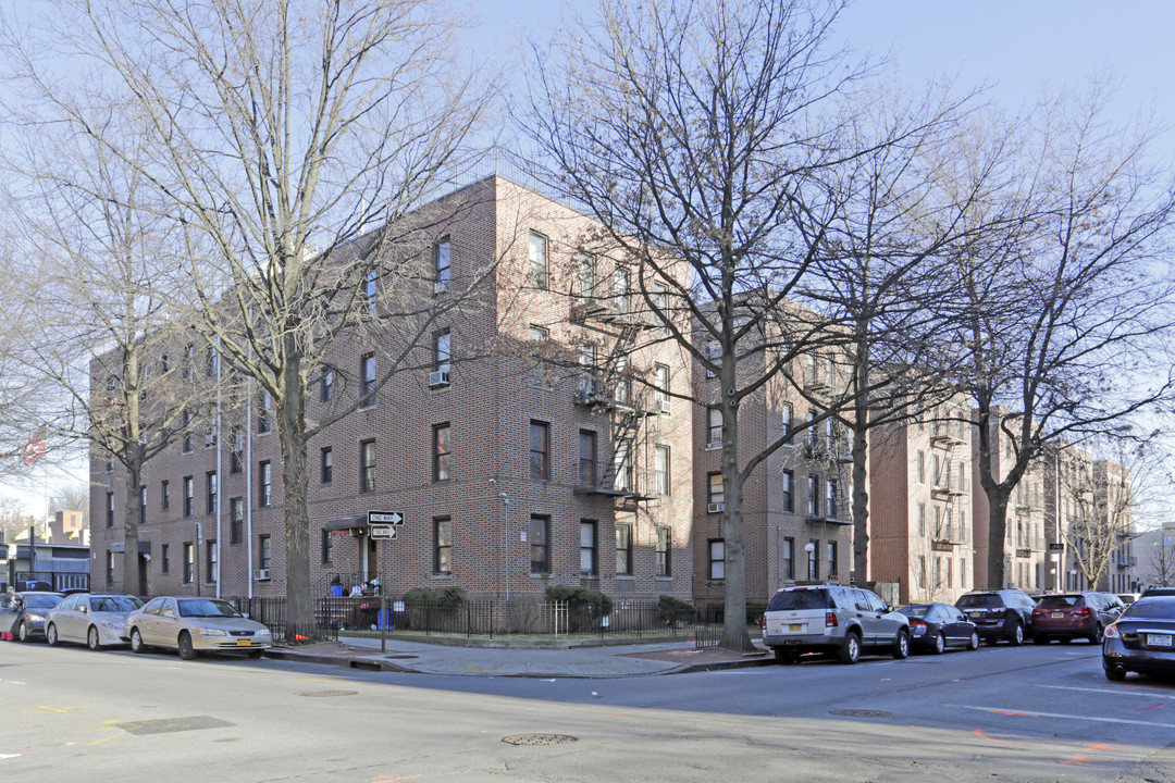 15001 88th Ave in Jamaica, NY - Foto de edificio