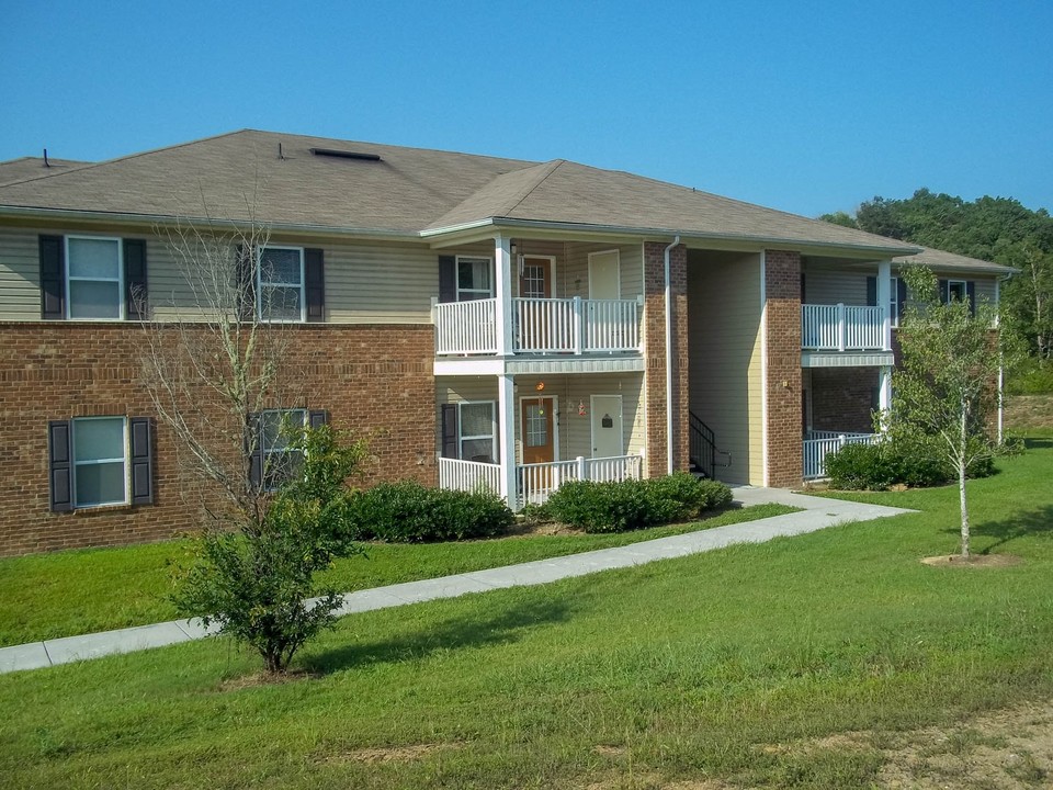 Gist Creek Apartment Homes in Sevierville, TN - Building Photo