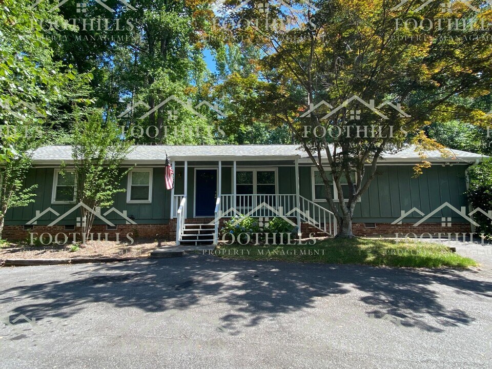 505 Woodland Cir in Pendleton, SC - Building Photo