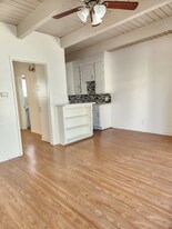 1909 Beachwood Dr in Los Angeles, CA - Building Photo