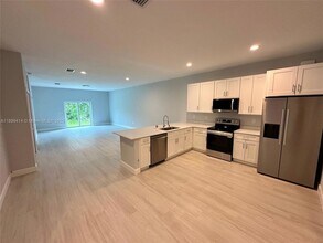 10387 Port Everglades St, Unit 1 in Port Charlotte, FL - Building Photo - Building Photo