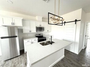 5401 N Crown Point in Pharr, TX - Building Photo - Building Photo