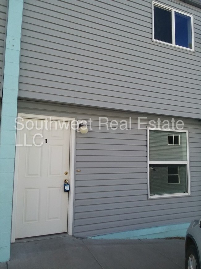 175 Monroe Ave-Unit -B in Green River, WY - Building Photo - Building Photo