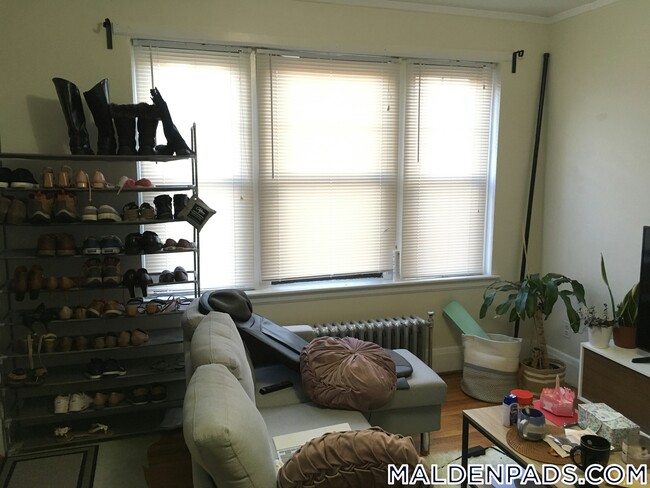 349 Pleasant St in Malden, MA - Building Photo - Building Photo