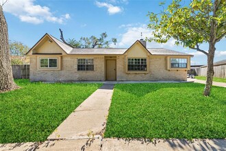 9103 Spellman Rd in Houston, TX - Building Photo - Building Photo