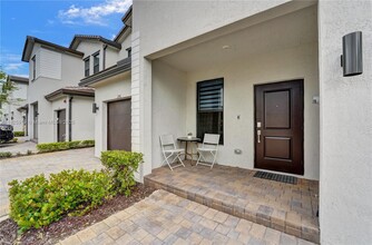242 SW 159th Ln in Pembroke Pines, FL - Building Photo - Building Photo