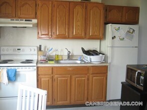 122 Berkshire St in Cambridge, MA - Building Photo - Building Photo