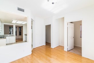 2022 S Barrington Ave, Unit D in Los Angeles, CA - Building Photo - Building Photo