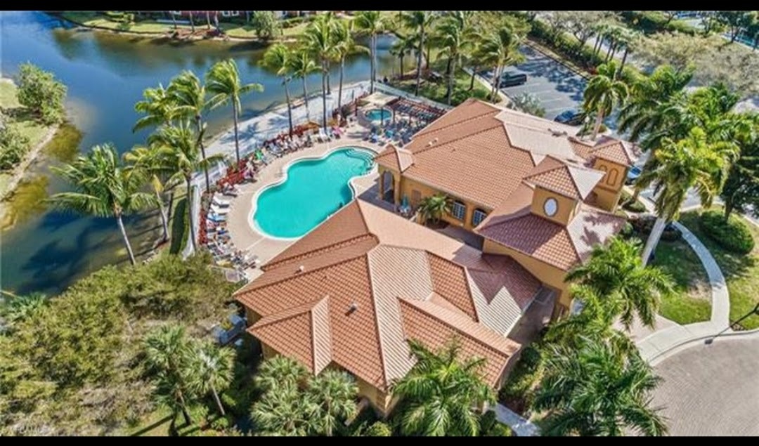 11400 Ocean Walk Ln, Unit 105 in Ft. Myers, FL - Building Photo