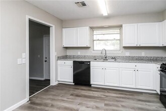 217 Cherrywood Dr in Moore, OK - Building Photo - Building Photo