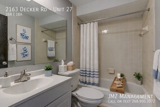 2163 Decker Rd in Walled Lake, MI - Building Photo - Building Photo