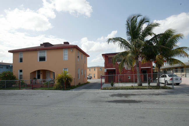 66-70 W 13th St in Hialeah, FL - Building Photo - Building Photo