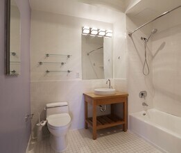 371 30th St, Unit 201 in Oakland, CA - Building Photo - Building Photo