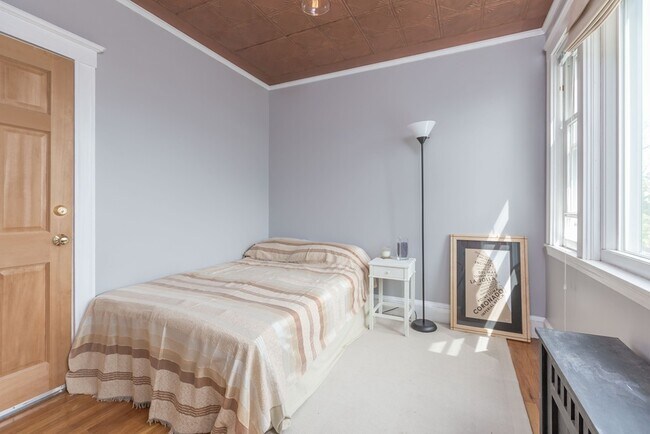 82 Gladstone St, Unit 1 in Boston, MA - Building Photo - Building Photo
