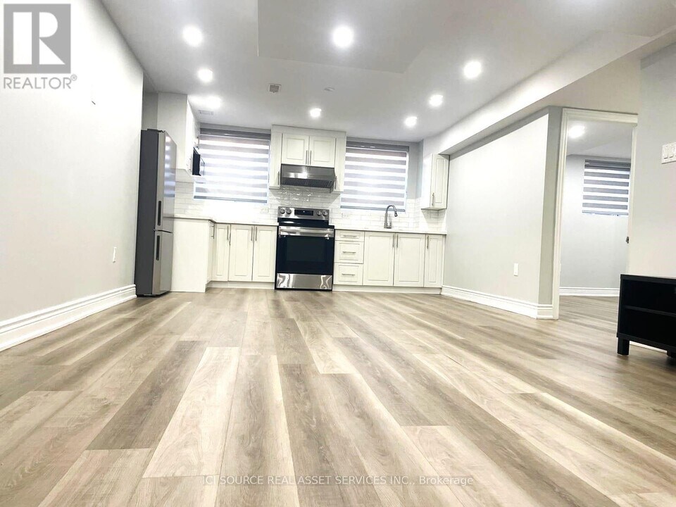 142 Yates Dr in Milton, ON - Building Photo