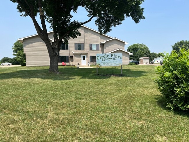 Circle Pines Apartments