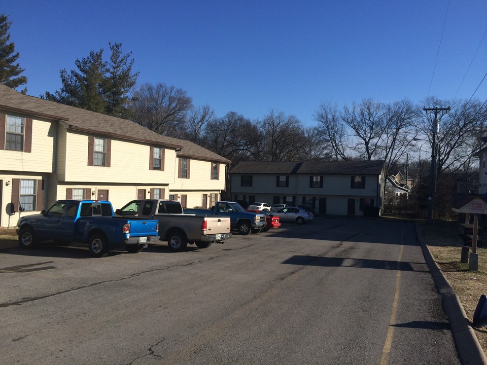 Townhouse Villas in Madison, TN - Building Photo